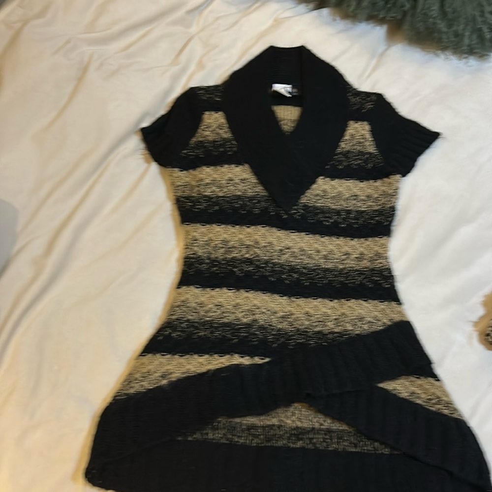 Beautiful fit woven sweater, but not to thick